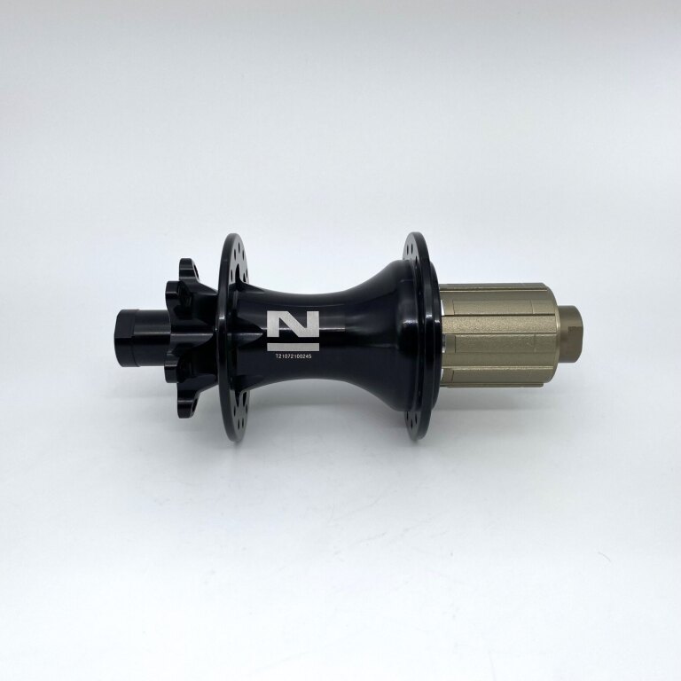 Achternaaf / 148 MM / Steekas Ø 12 MM / Disc (6 bout) / 32GTS / Novatec / D462SB-A5A-B12 / HG Body 36,85 MM  / Zwart / MTB