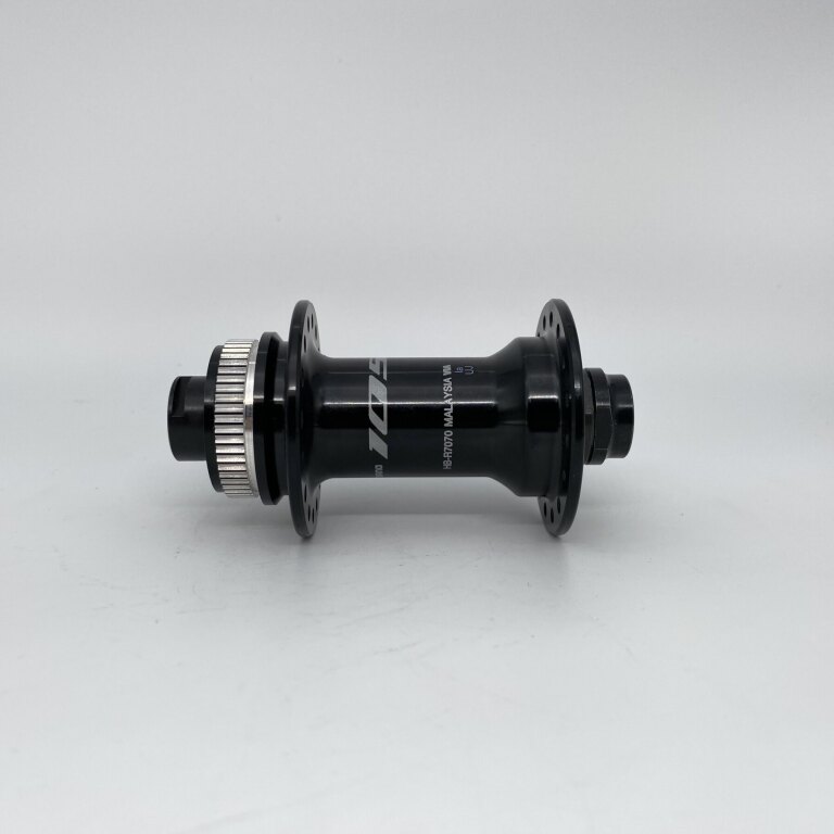 Front hub / 100 MM / Thru axle Ø 12 MM / Disc (Centerlock) / 32GTS / Shimano / HB-R7070 105 / Black / Race