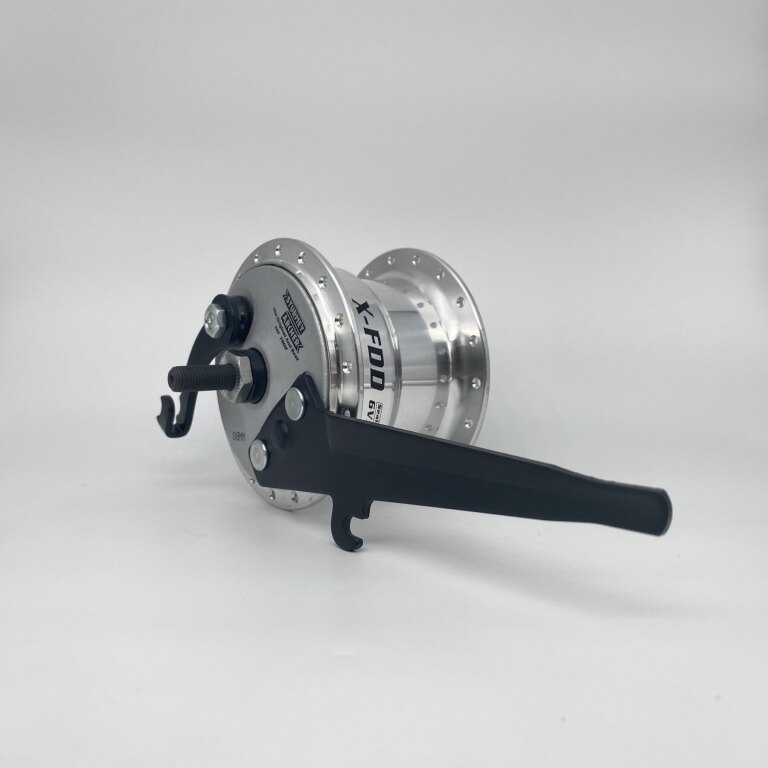 Voornaaf / 100 MM / Vaste as 140 MM / Trommelrem 70 MM / 36GTS / Sturmey Archer / X-FDD 6V-3.0W Dynamo / Zilver / City