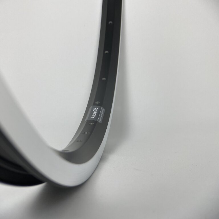 Rim / 622X22C / 32GTS / Double-walled / No eyelets / Rigida - Ryde / Andra 35 / Black / Brake surface