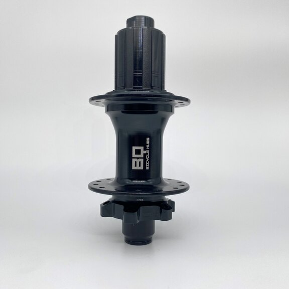 Achternaaf / 148 MM / Steekas Ø 12 MM / Disc (6 bout) / 32GTS / BQ / BQ-RH30015 / HG Body 36,85 MM / Zwart / MTB 