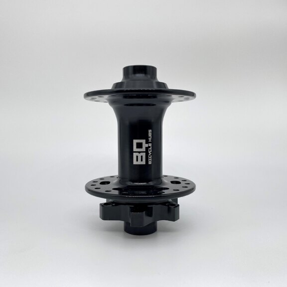 Voornaaf / 100 MM / Steekas Ø 15 MM / Disc (6 bout) / 36GTS / BQ / BQ-FH30504 / Zwart / E-Bike 
