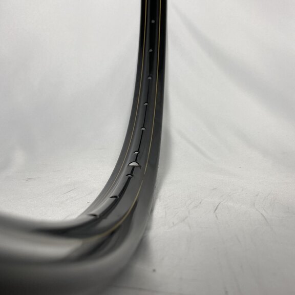 GEBRUIKT / Velg / 590X25C / 36GTS / Enkelwandig / Ongebust / Others / V38 / Zwart met gouden bies 