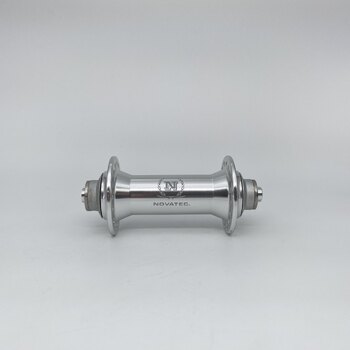 Moyeu avant / 100 MM / Axe de patte / Frein sur jante / 32GTS / Novatec / Autres / Argent / Race